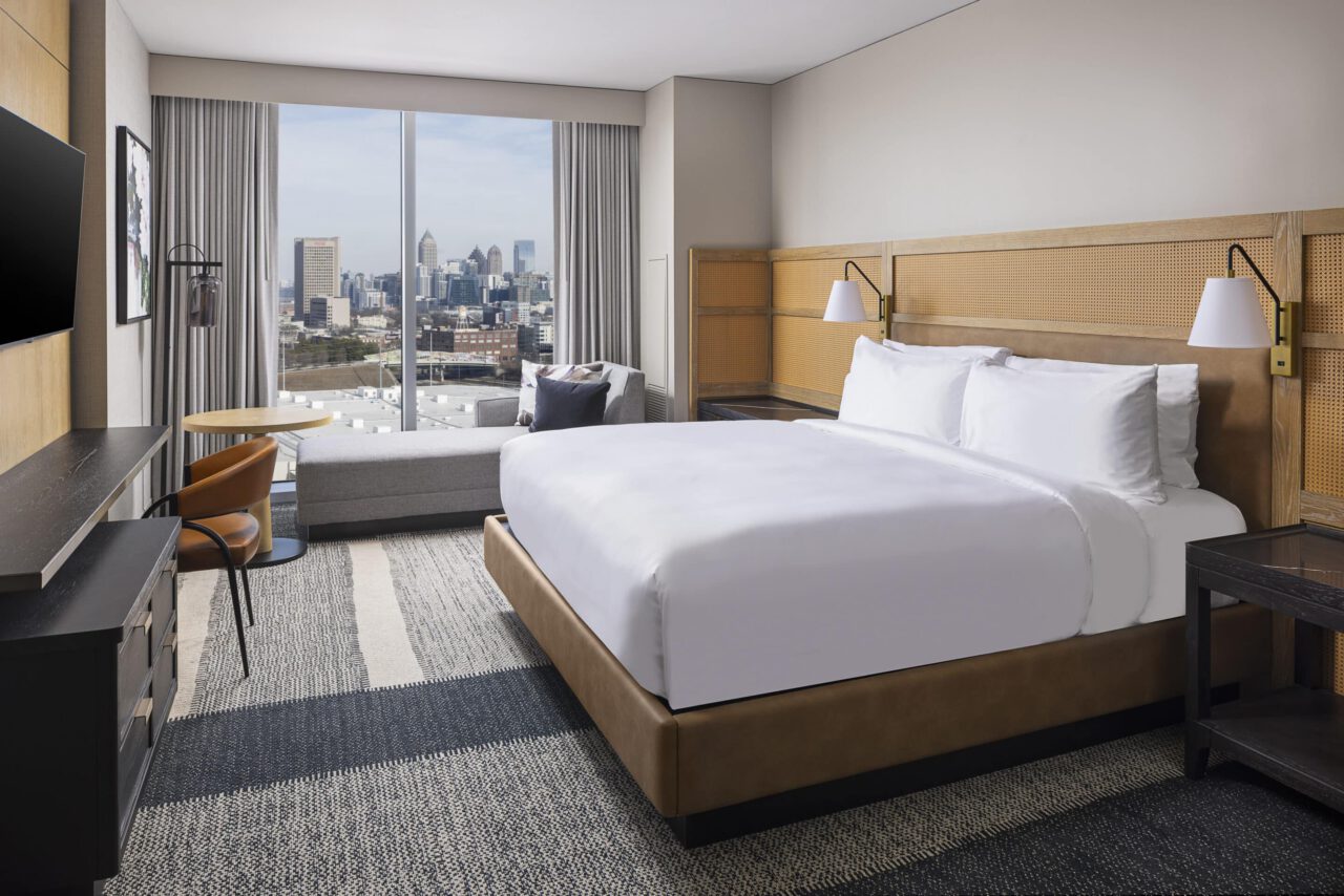 King Guest Room, City View - Signia by Hilton Atlanta.